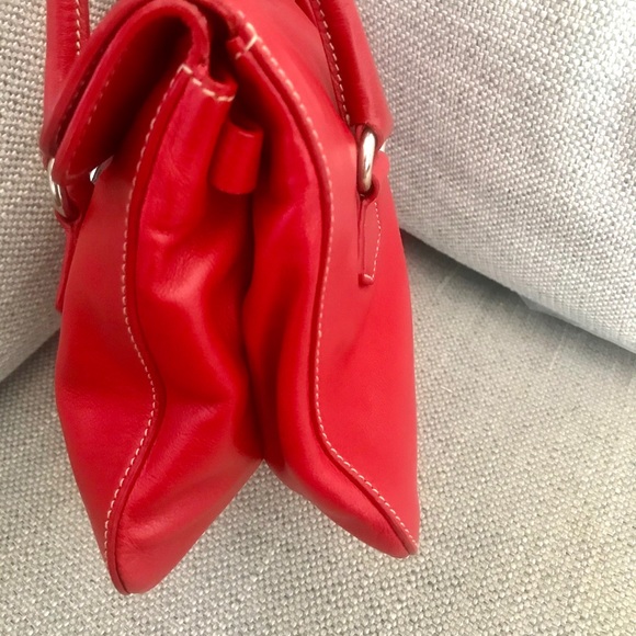 Prada handbag. - Picture 4 of 16